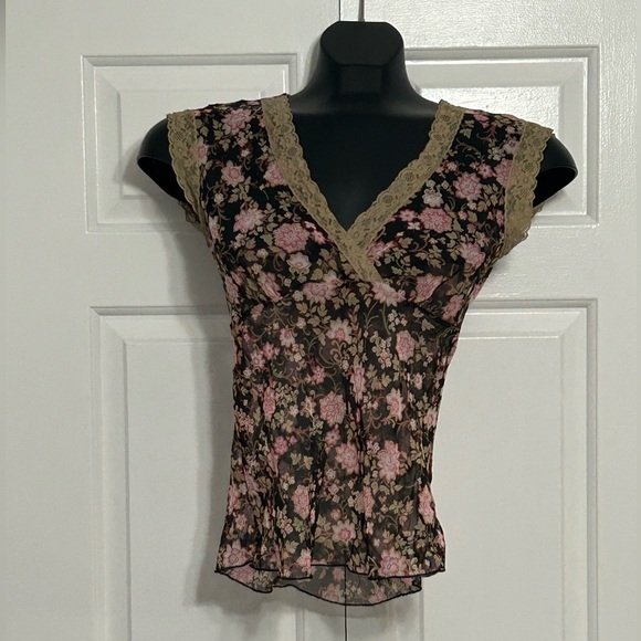 Sirens Tops - Vintage Y2K Sirens Floral Lace Trim Top